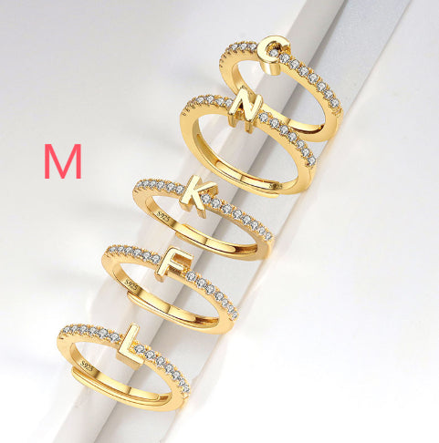 Ring med initialbokstav