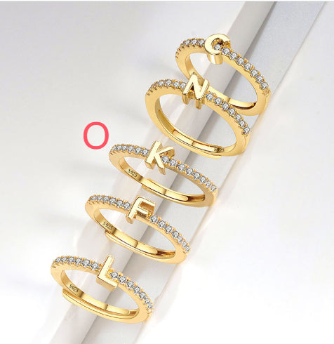 Ring med initialbokstav